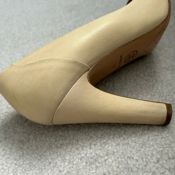 ❗️SOLD❗️ CHANEL Beige And Black Goatskin Cap Toe Heels CC Size 37 US 7 Pumps - Picture 11 of 14